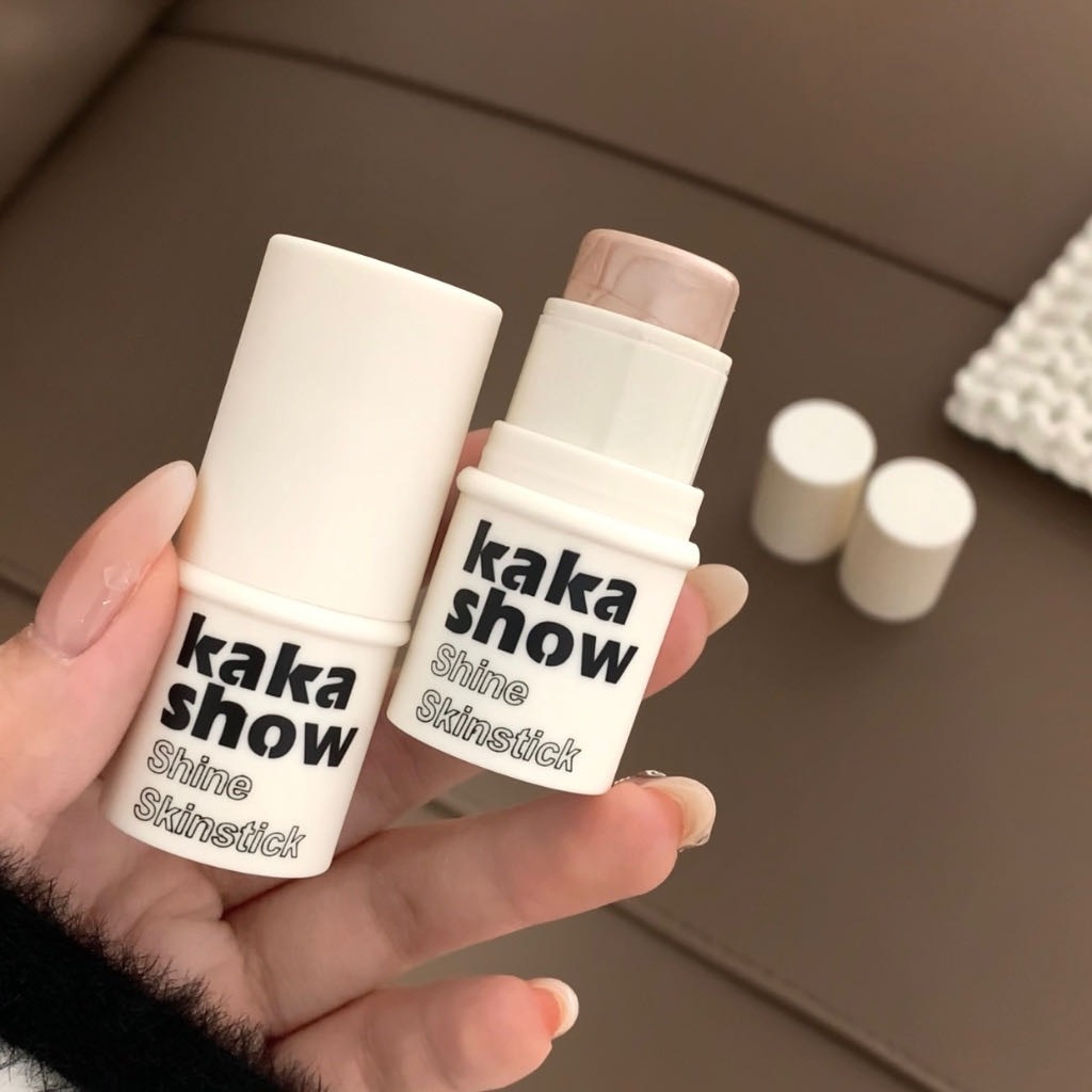 kakashow's Dynamic High-gloss bars are light, moist, and have a natural, clear, and pink luster. Wholesale for energetic girls undefined