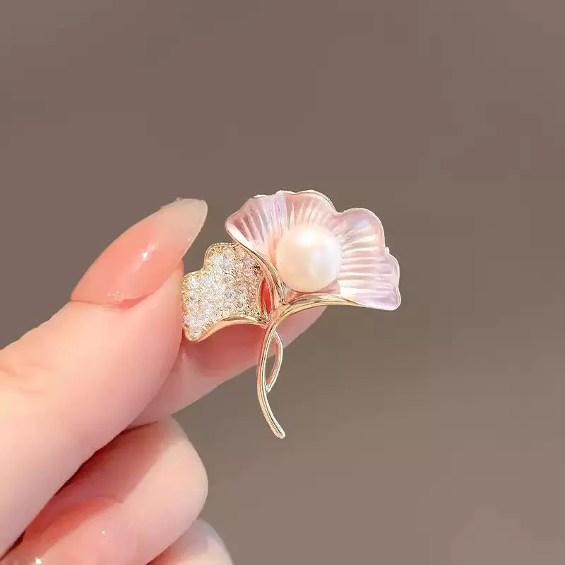 三生有幸高档女粉银杏叶胸针时尚胸花防走光别针温柔珍珠领针饰品
