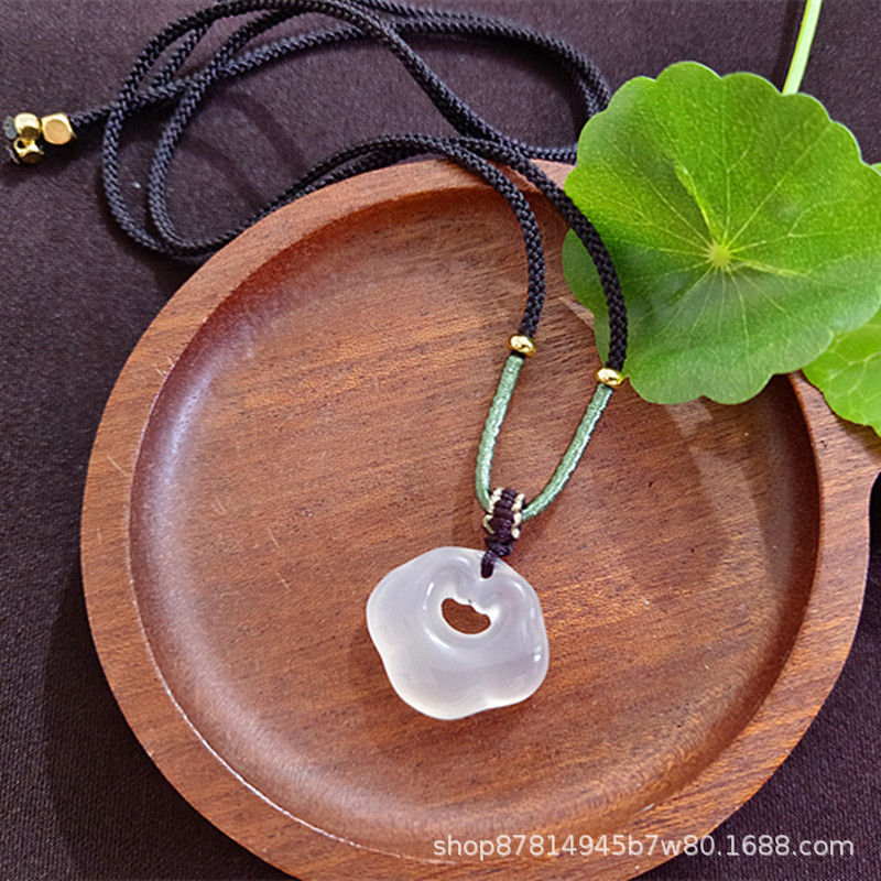 흑색 밧줄이 달린 백옥수 구름 자물쇠 트럼펫(23*20mm)