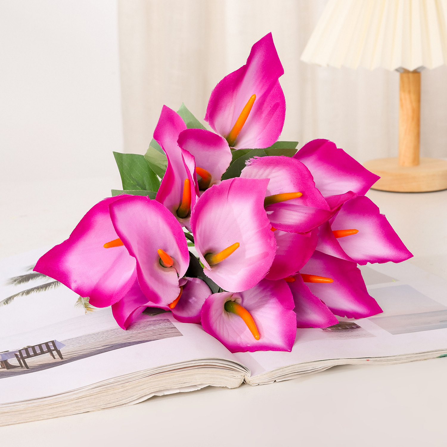 Ramo de calas artificiales de tallos múltiples Flores de seda Arreglos florales artificiales Flores decorativas para el salón de casa Accesorios para fotografía