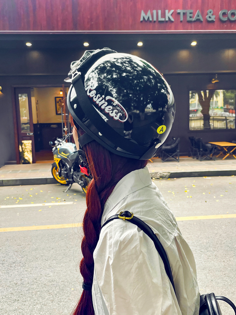 Suitable for 3C Certified Retro English Trendy Electric Vehicle Helmets for Men and Women, New Simple Half Helmets for Summer Protection