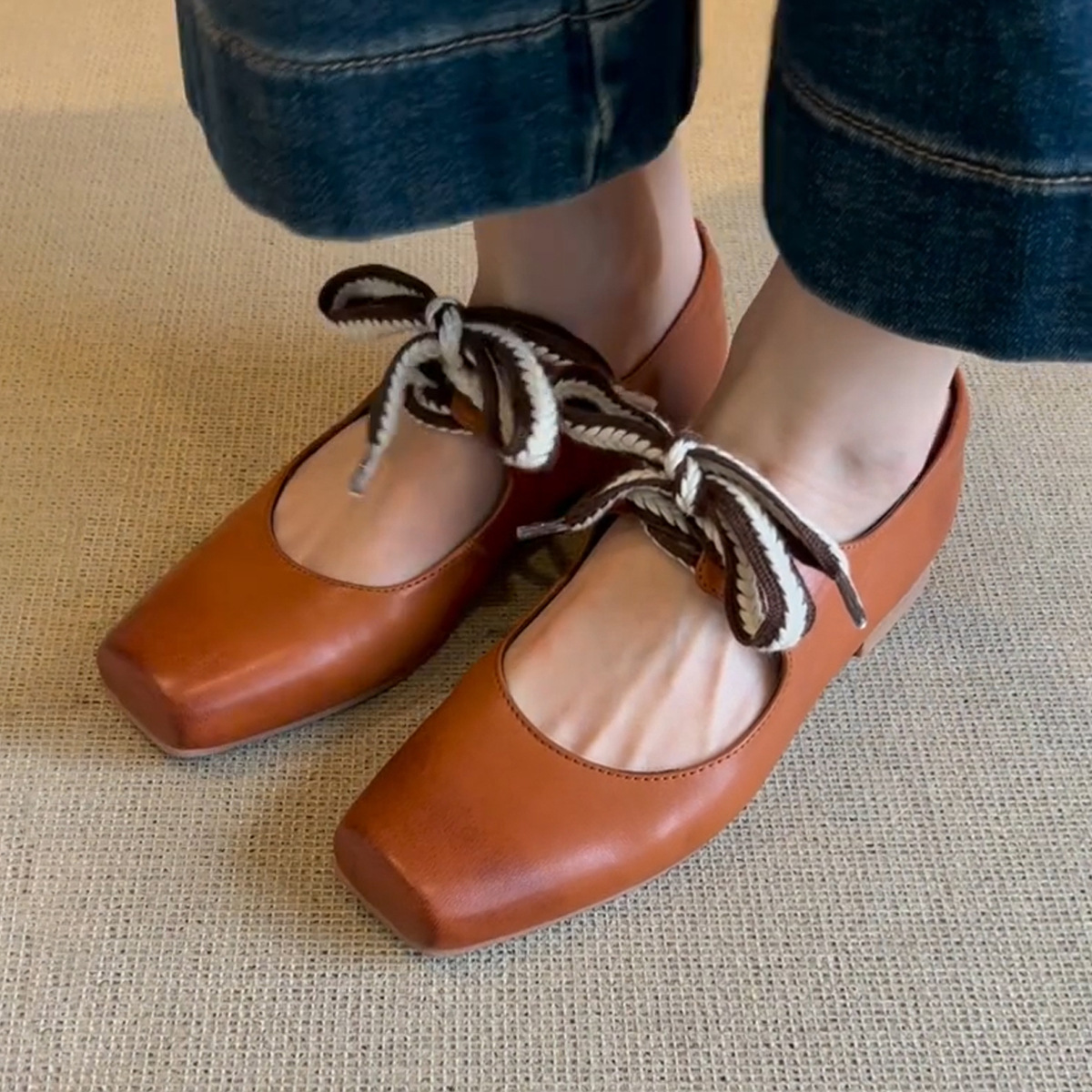 Versión de piel de oveja ~ zapatos de ballet retrógrados de encaje cuadrado con falda de mujer, literatura y arte, zapatos de cuero pequeños, zapatos de talón grueso
