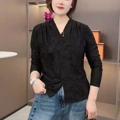 一件代发直播爆款2025秋季新品时尚气质V领显瘦洋气百搭提花上衣