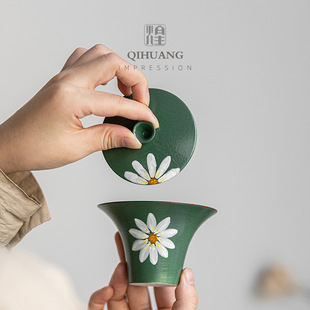 Hand-painted dark green powder introduced tea horseshoe daisy cover bowl kung fu teapot bearing ceramic tea bowl tea wholesale