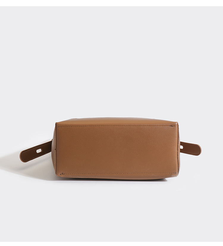 Casual, Daily, Shopping Occasion Pu Leather Material Women's Medium Pu Leather Solid Color Streetwear Zipper Shoulder Bag