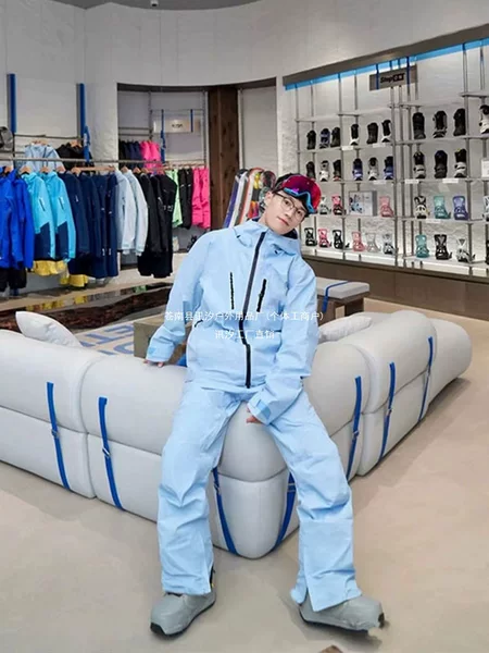 Blue ski suit for men, winter, suitable for temperatures as low as -40 degrees Celsius, fleece-lined, windproof, and insulated, including ski pants