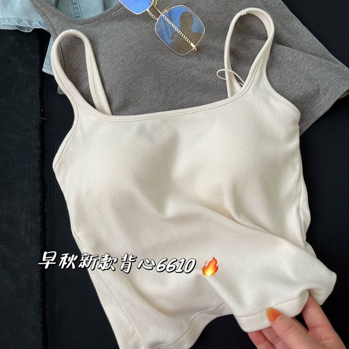 A principios del otoño, el cuello cuadrado, el pelo molido, los chalecos de tirantes de color sólido, las mujeres con almohadillas para el pecho, la versión coreana del autocultivo, la parte interior y la parte exterior, y la parte superior a prueba de frío y calor. image 5