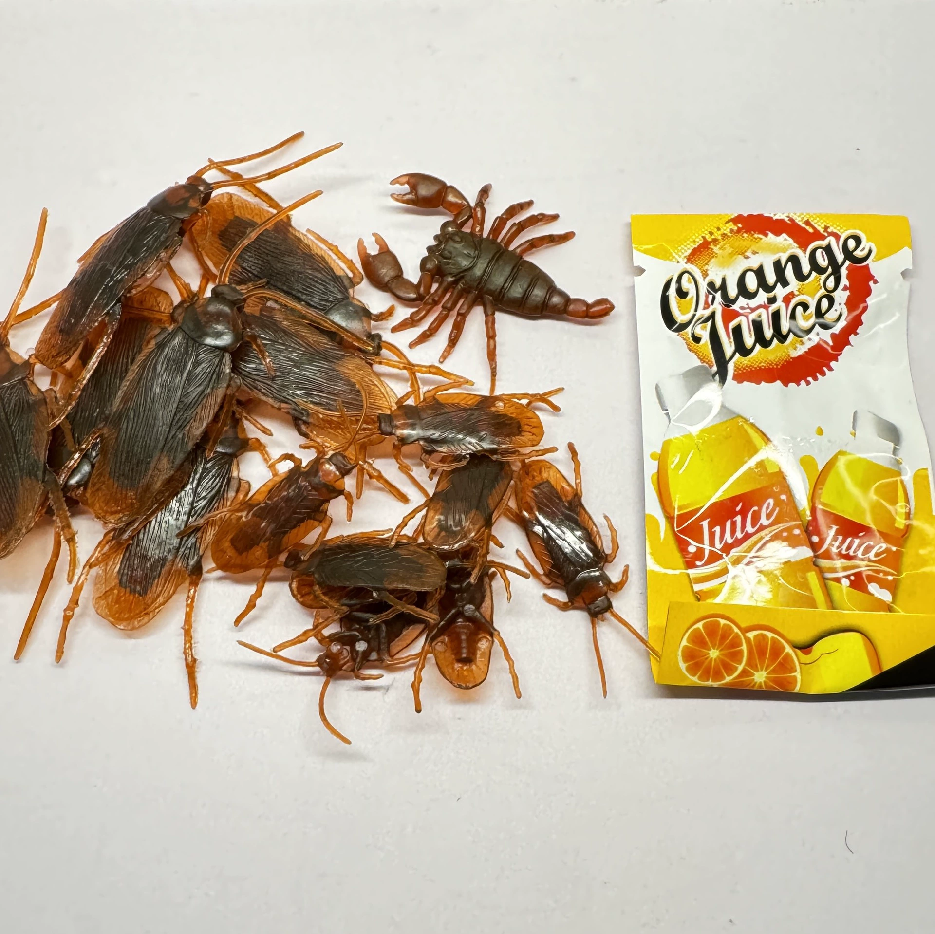 Трансграничная внешняя торговля искусственными тараканами на Хэллоуин, поддельные тараканы на День дурака, реалистичные тараканы, игрушки-шутки Сяоцян