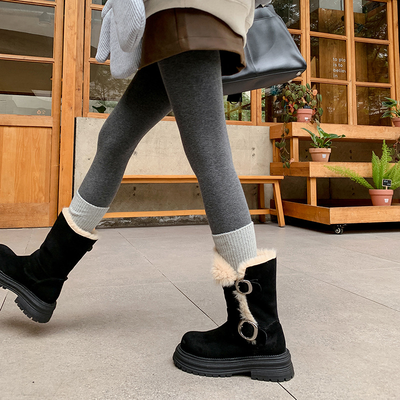 Boot nữ đế dày khóa kim loại da lộn, kiểu hai lớp gấp, lót bông giữ ấm, cổ ngắn — màu đen