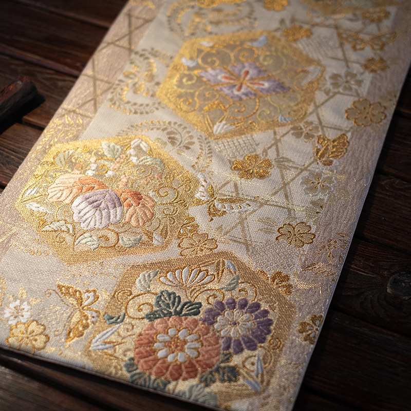 Woven |   Butterfly Peony | 刺繍入り金茶マット |   レトロな西陣織のティーマット |   厚みのあるドライフォームマット|undefined