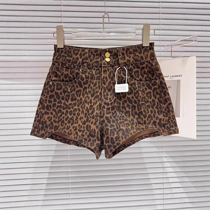 American Leopard Print Double Buckle Leaky Thigh Denim Shorts Women's 2025 New Hot Girl High Waist Curved Design Hot Pants