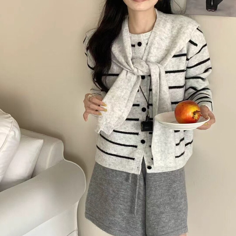 2025年秋冬季新款韩版宽松显瘦圆领单排扣针织开衫女披肩毛衣外套|undefined