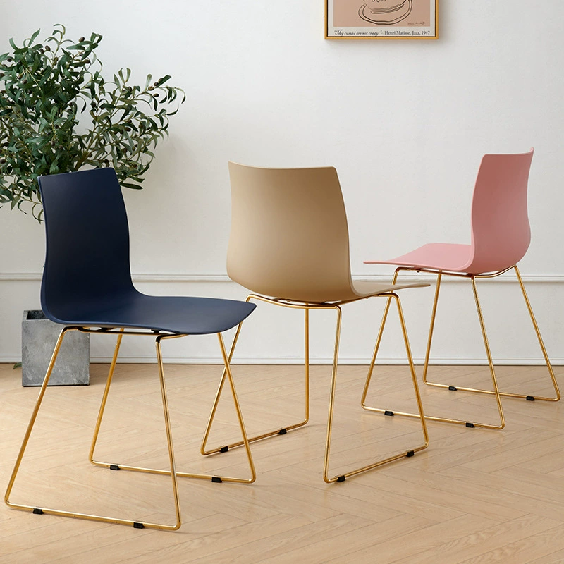 Скандинавский пластиковый стул Бытовой обеденный стул Стул со спинкой Утолщенный Ресторан Интернет-знаменитости Стул для макияжа Стальная ножка Простой стул для переговоров