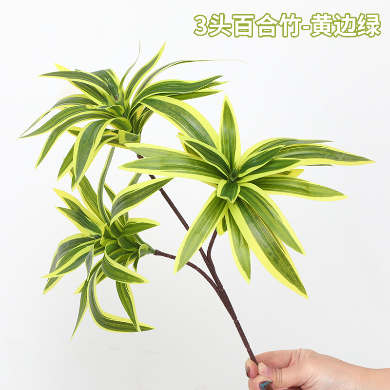 노란색 가장자리 녹색 포크 3개