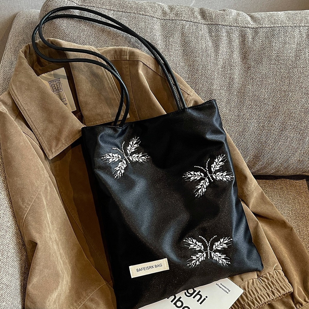 Cross-border 2026 new niche single-shoulder canvas large-capacity bag, high-end commuter tote bag for women
