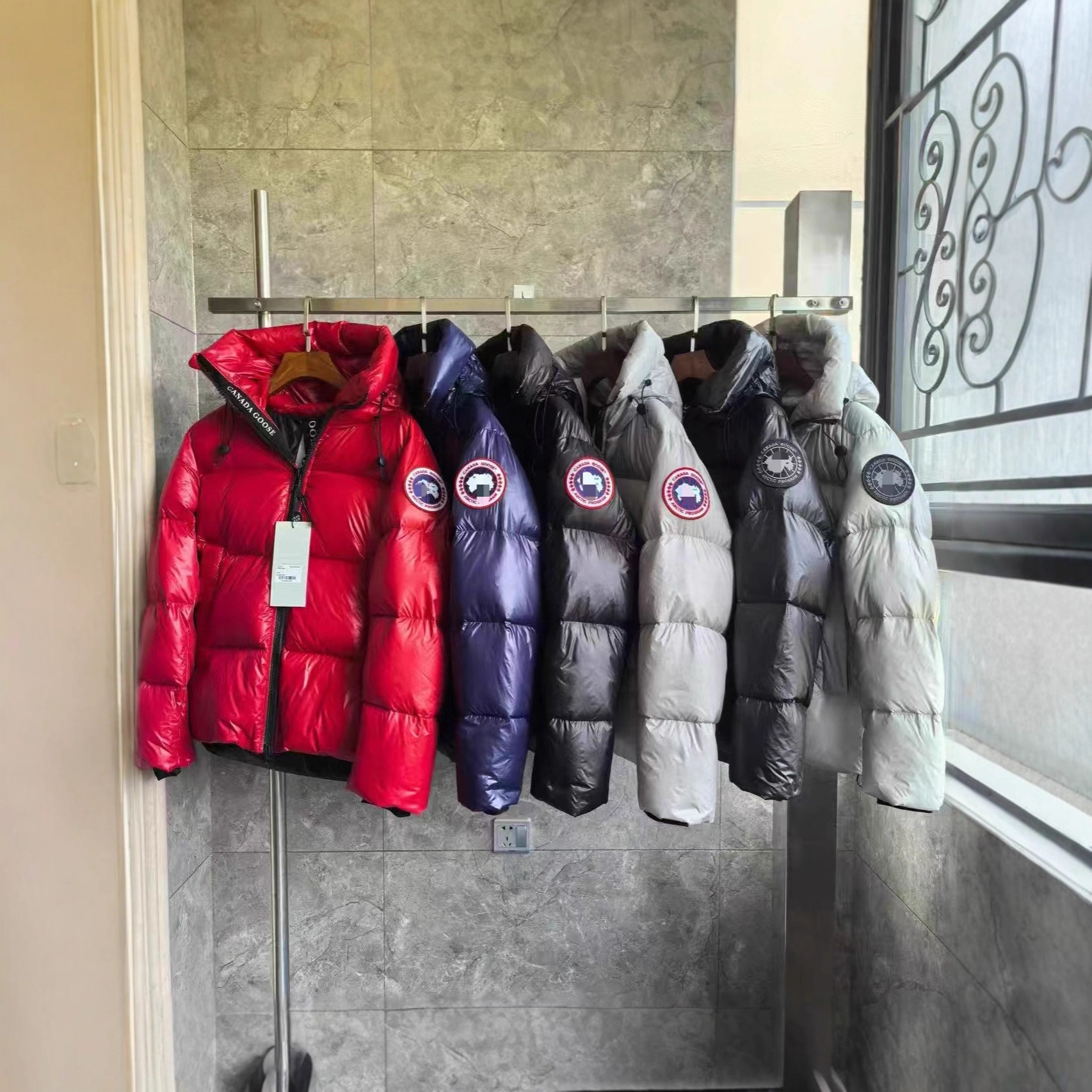 2025 Canadian Goose Glossy Bread Hooded down Jacket Black Men's and Women's Loose Warm Puff Jacket 2252