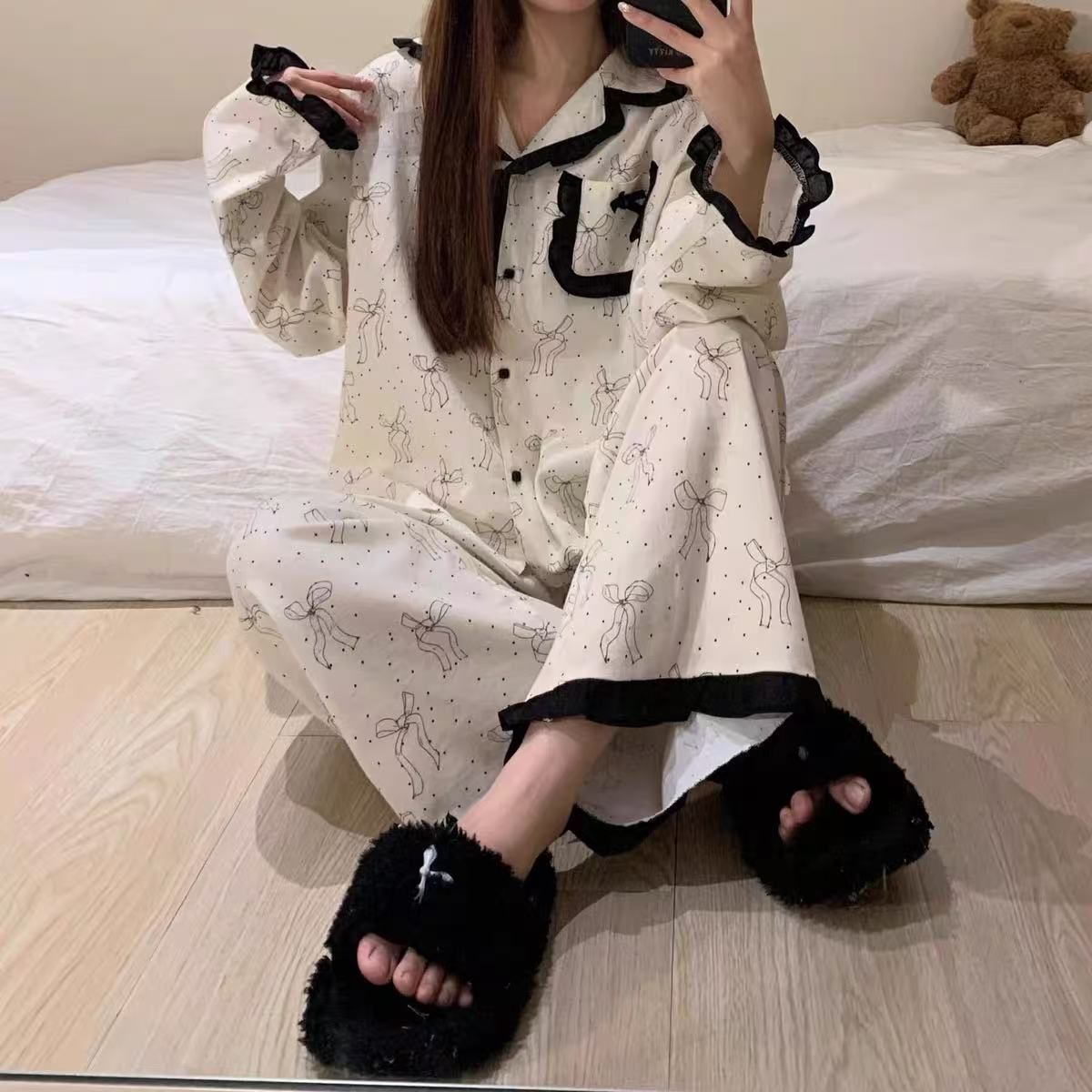 Venta al por mayor transfronteriza de celebridades de Internet nuevas nubes pijamas de manga larga de algodón para mujer primavera y otoño dulce bowknot ropa de hogar informal ropa exterior