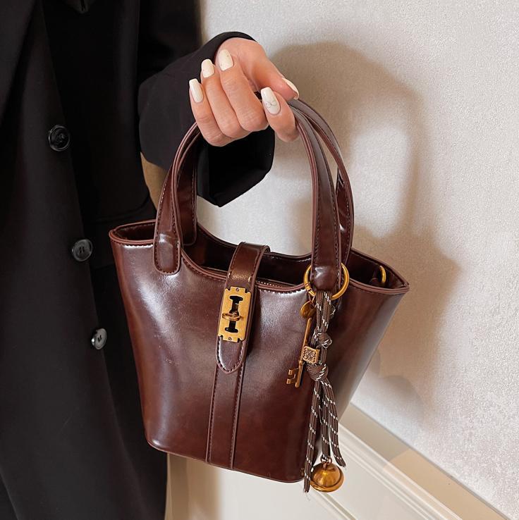 Moda retro bolso de cubo de mano para mujeres 2024 nuevo estilo coreano bolso de hombro casual de alta calidad humedad versátil bolso de mochila