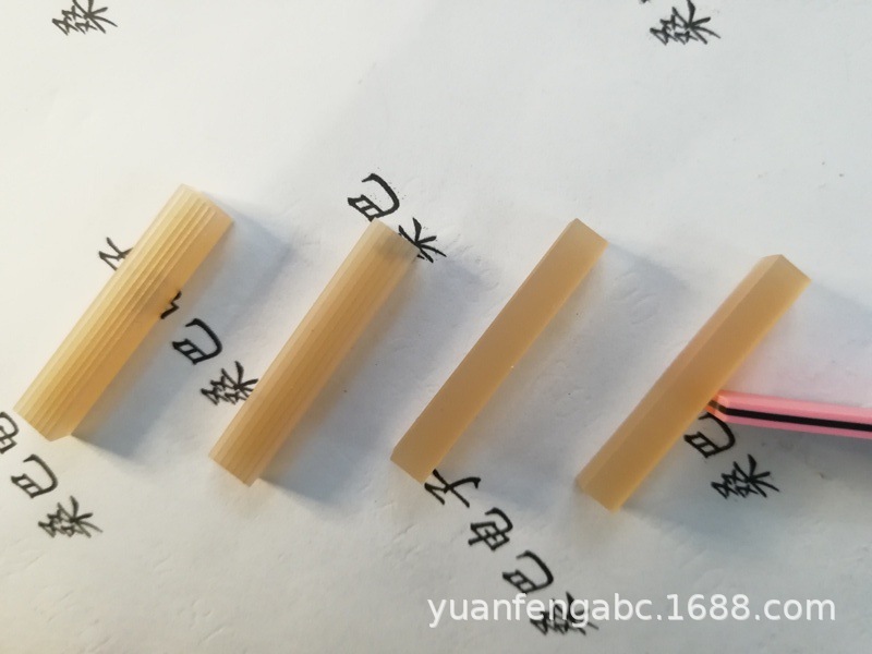 �������͵��輫�𵼵��� LCD��PCB���ӵ�����