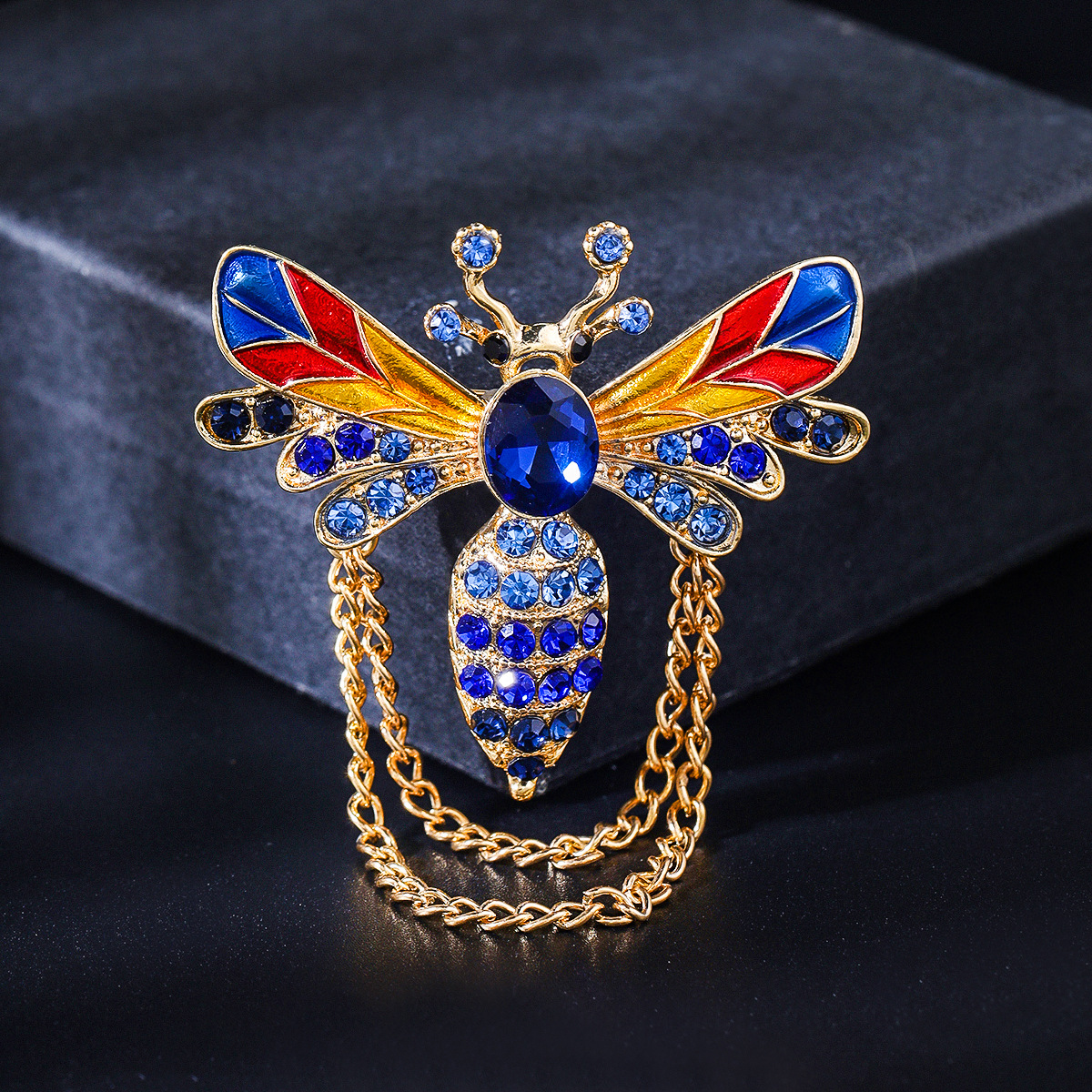 Palace Style Baroque Elegant Bee Brooch Sapphire Inlaying Craft Chain Pin Buckle British Style Retro Accessories