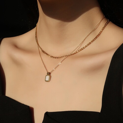 Lanyu niche light luxury double-layered mother-of-pearl necklace for women. Two-color optional black and white mother-of-pearl simple stacked clavicle chain.
