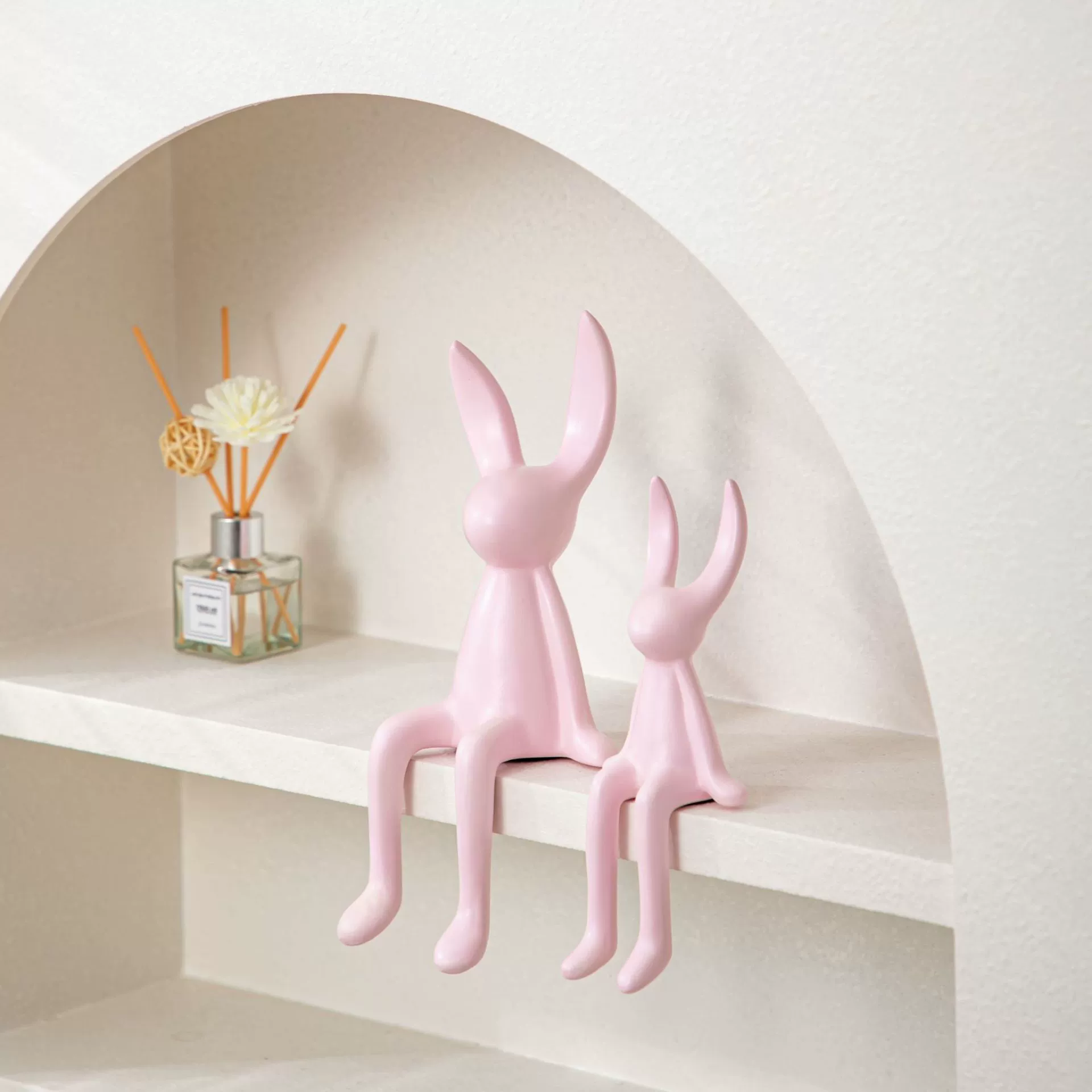 Creative cartoon high-end posture corrector, decorations for living room, light luxury style