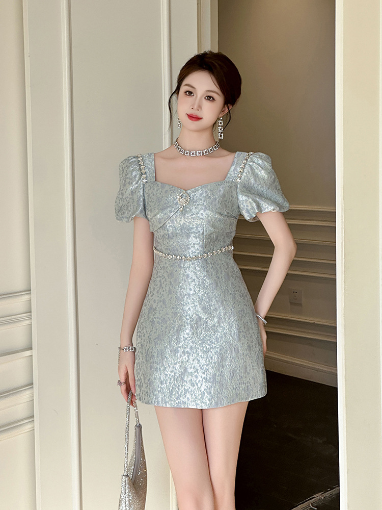 Váy mini cổ vuông tay phồng đính kim cương kiểu Pháp chữ A — Màu xanh lá