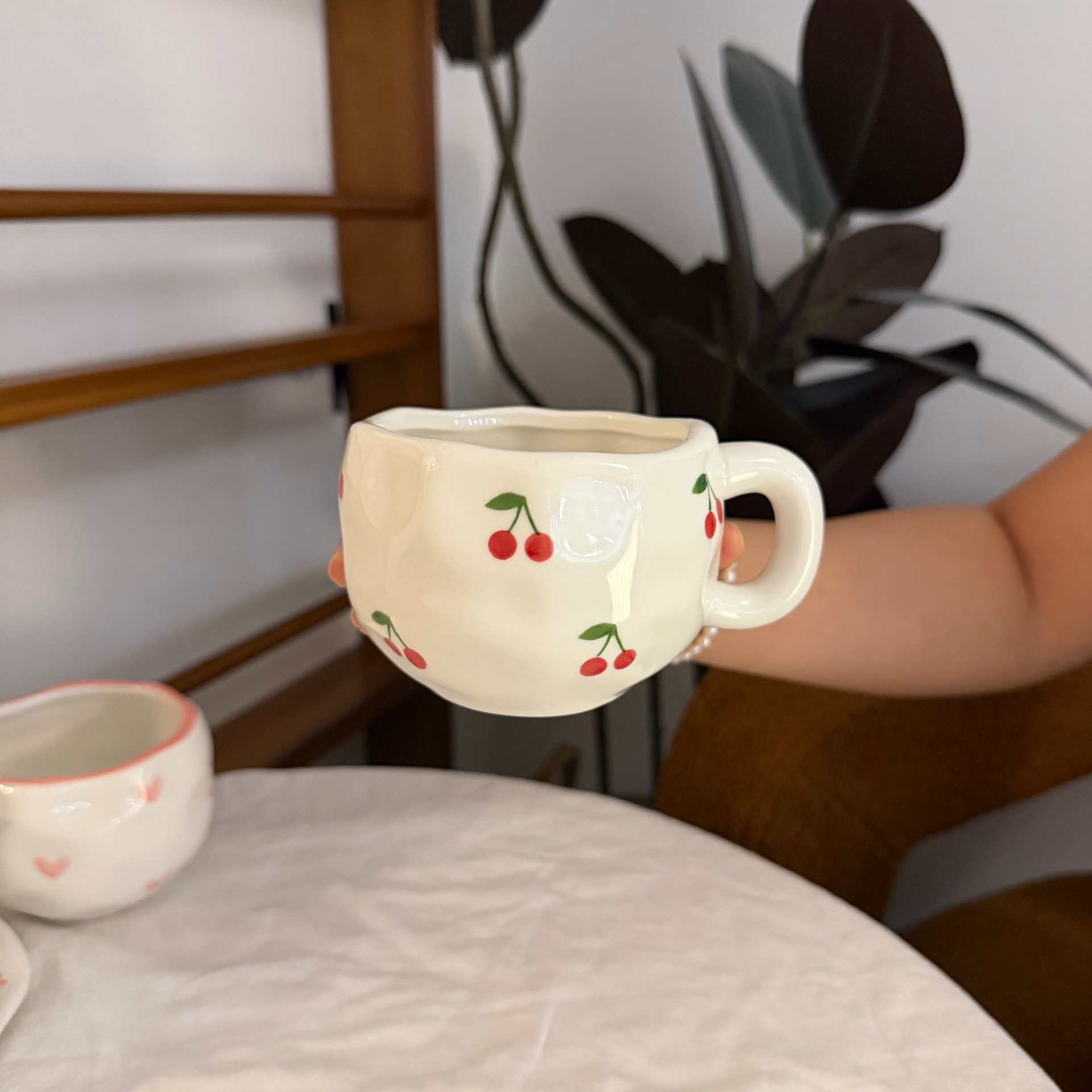 Tazas y platos de cerámica de flores retro de estilo coreano, tazas y platos de café irregular pellizcado a mano, tazas y platos de té de la tarde