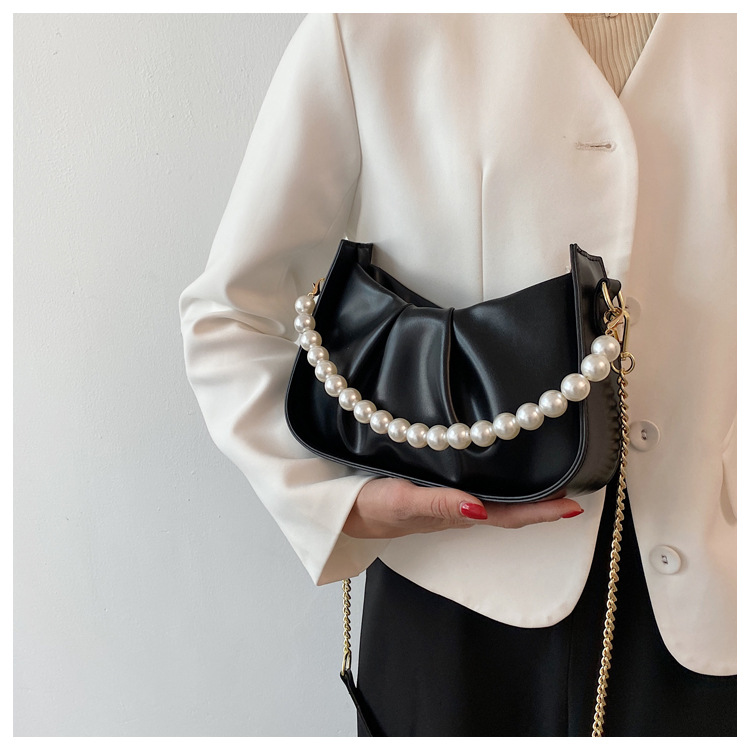Fashion Gradient Color Pearl Chain Fold Cloud Bag display picture 16