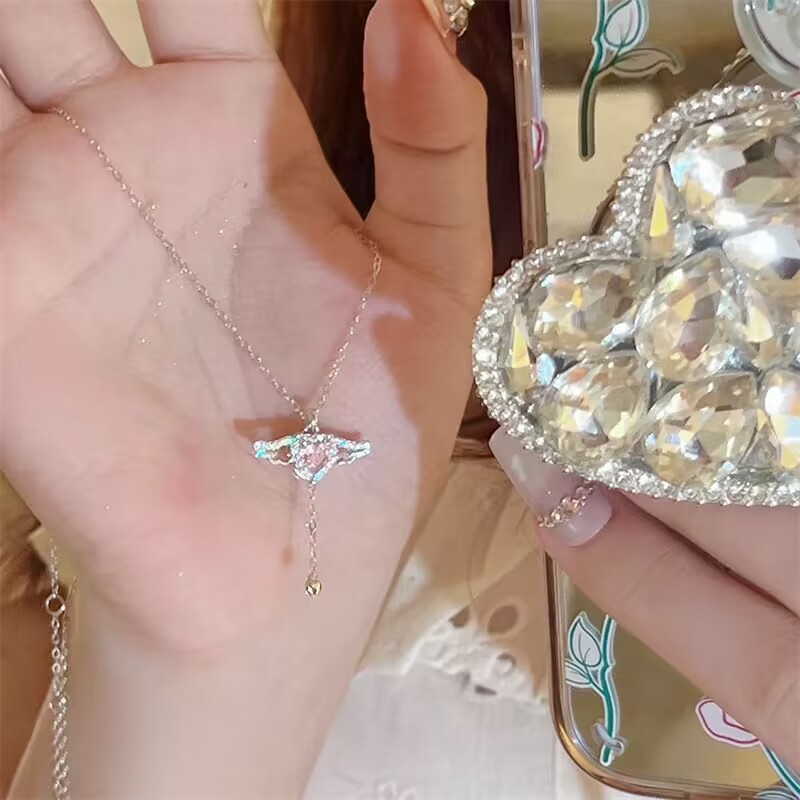 Farblose Amor Herz Titan Stahl Halskette High-end Luxus Engel Anhänger Weibliche Kragen Kette Qixi Geschenk Mädchen_voghion.com