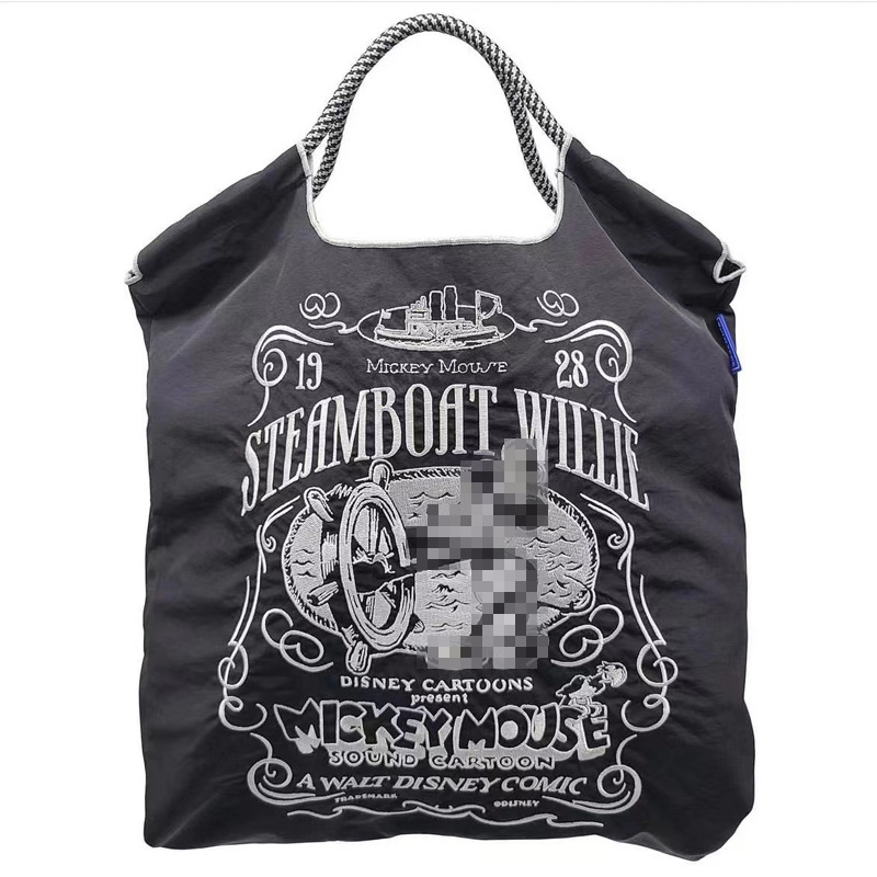 블랙-미키 매체