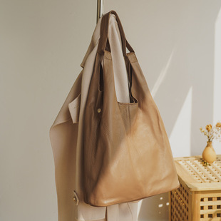 Leather capacious bag, genuine leather, high-end, cowhide
