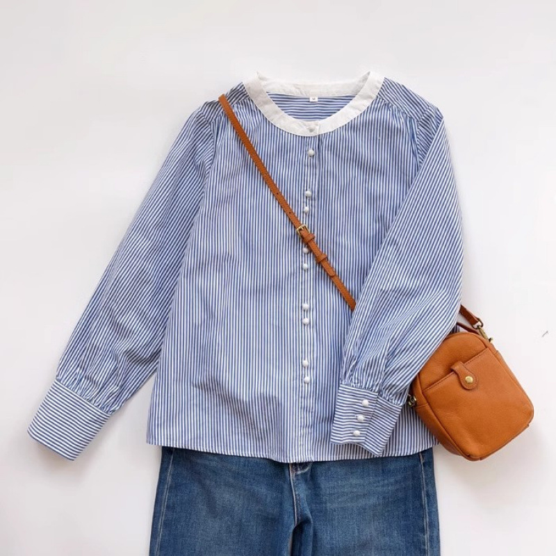 Spring fashionable retro quality minimalistic shirt with a round…