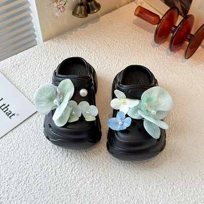 Модные атмосферные тапочки в стиле Crocs с бабочкой, для влюбленных, лето 2025 года, в цветочек