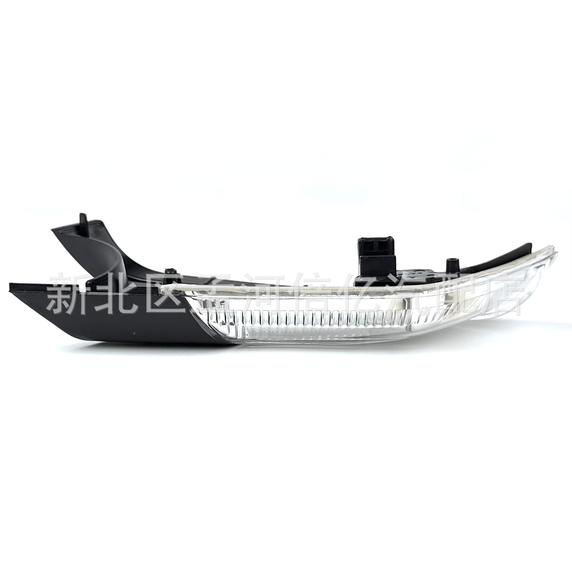Suitable for the old Volkswagen Polo, Skoda Octavia, and other vehicles, this rearview mirror with turn signal light is used for reversing