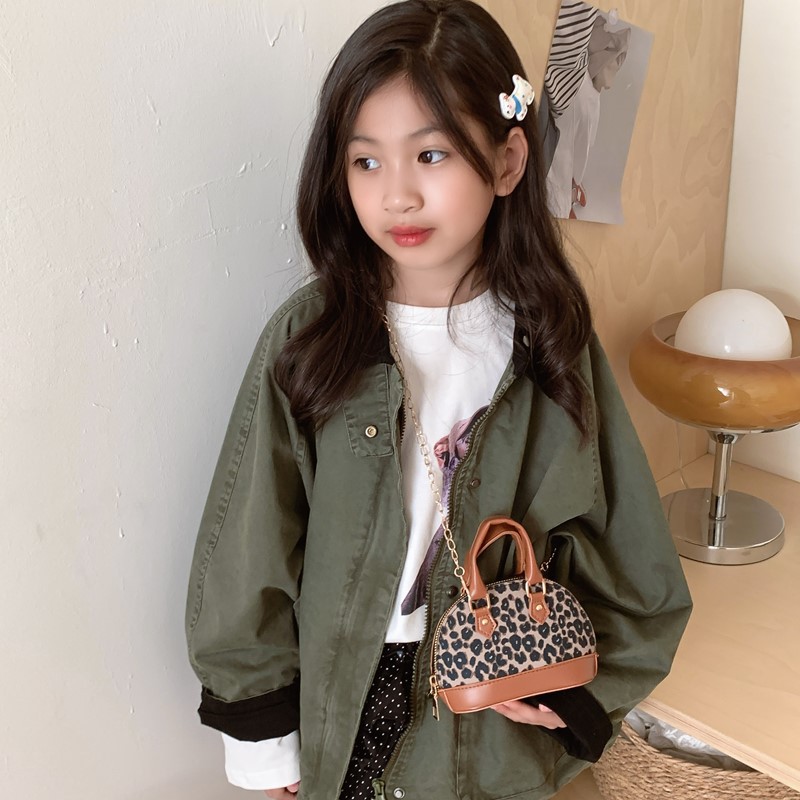Exquisita y compacta bolsa de niña estampado leopardo extranjero mini bolso de cadena bebé nuevo estilo coreano bolso de conchas para niños