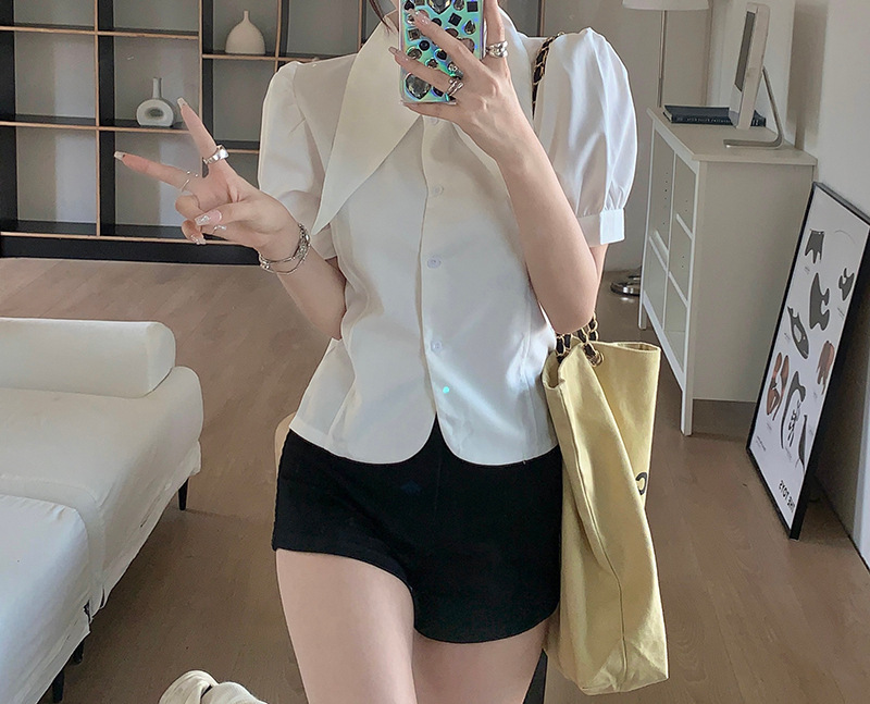 Short White Short-Sleeved Shirt with Pointed Collar for Women, New Summer Style for Petite Figures, Stylish and Sweet, Unique and Versatile Top Short White Short-Sleeved Shirt with Pointed Collar for Women, New Summer Style for Petite Figures, Stylish and Sweet, Unique and Versatile Top