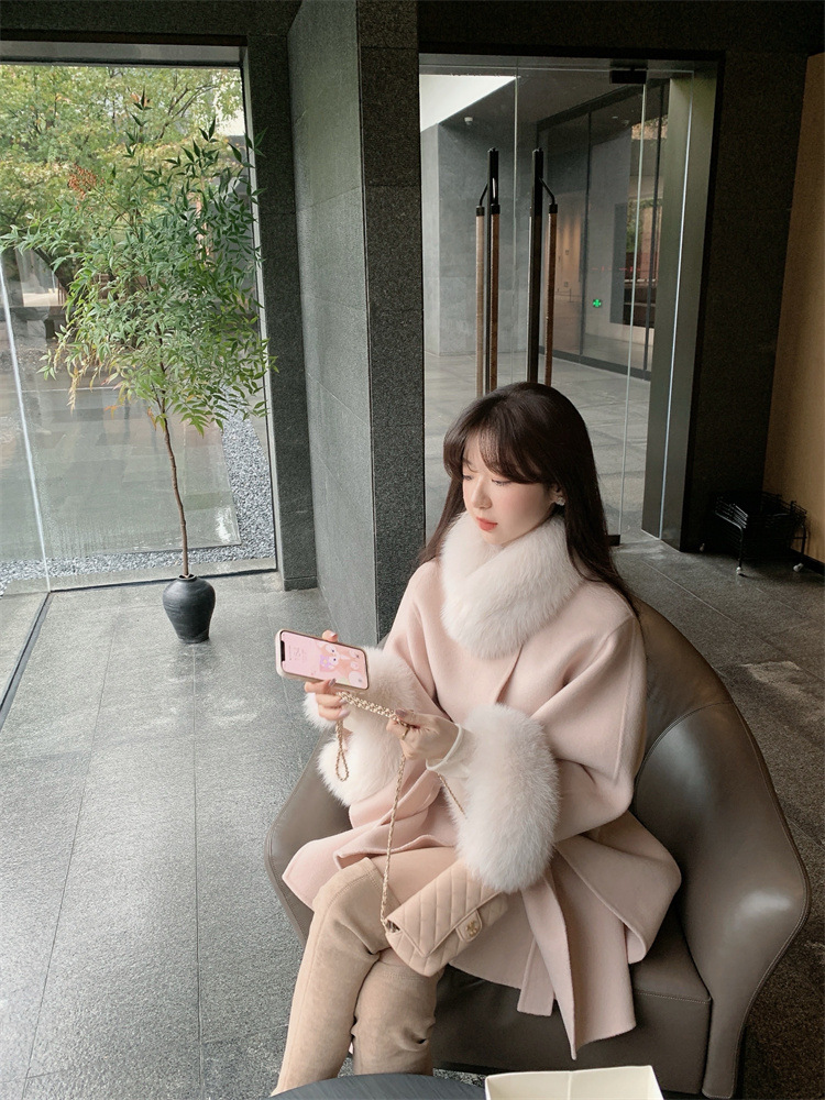 2025 秋と冬の新年マントショールスタイルフォックスファーハイエンド両面カシミヤコート女性のウールの毛皮のコート
