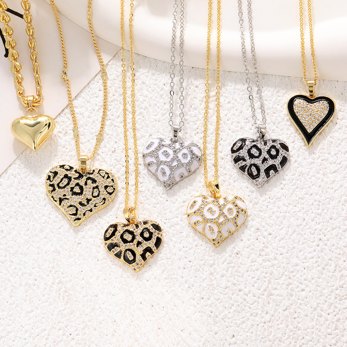 Wholesale Jewelry Retro Heart Shape Leopard Copper Zircon Pendant Necklace Cable Chain display picture 2