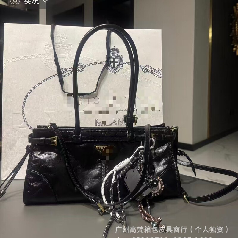 2026 New Model Motorcycle Bag Ppu Softlux Oil Wax Leather Shoulder Crossbody Handbag Genuine Leather Underarm Bag for Women Simple Style