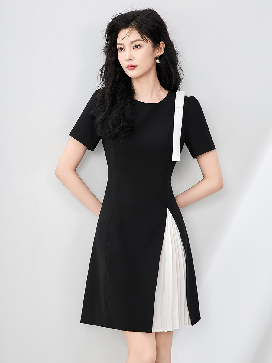 Đầm maxi nữ thắt eo xếp ly bướm phối màu tương phản — Màu đen