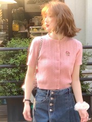 16136 新しいヨーロッパ人気のドーパミンユニークな美しいトップピンクニット半袖 Tシャツ女性の夏