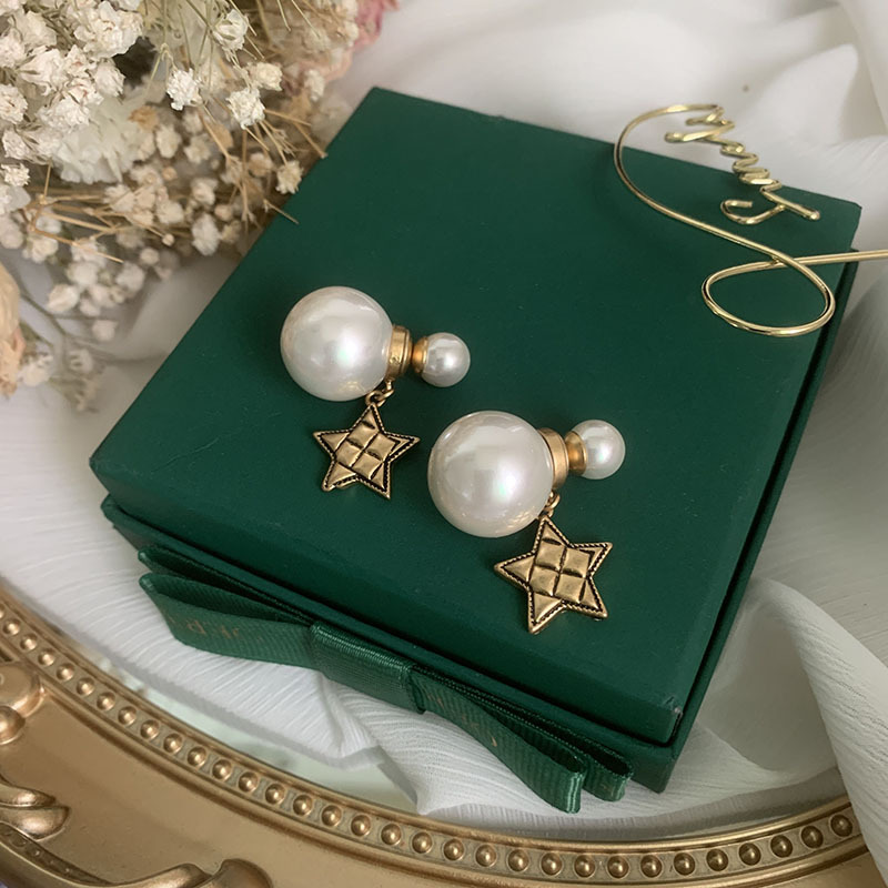 Retro Double-sided Pearl Star Earrings display picture 2