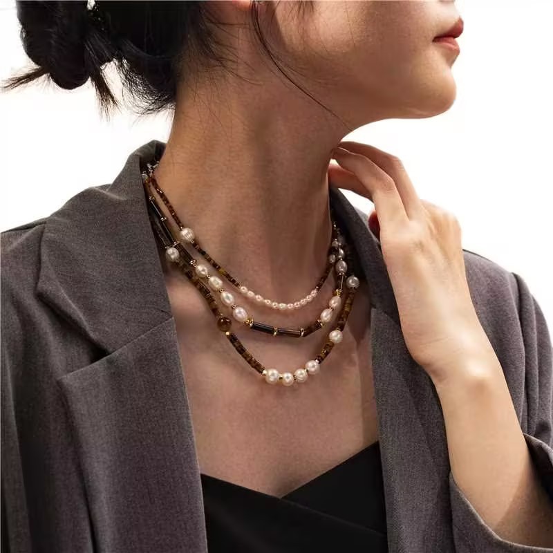 Europa y América retro langosta collar de piedra de ojo de tigre sensación de alto nivel de moda versátil no se desvanece nicho collar de perlas verdaderas mujeres