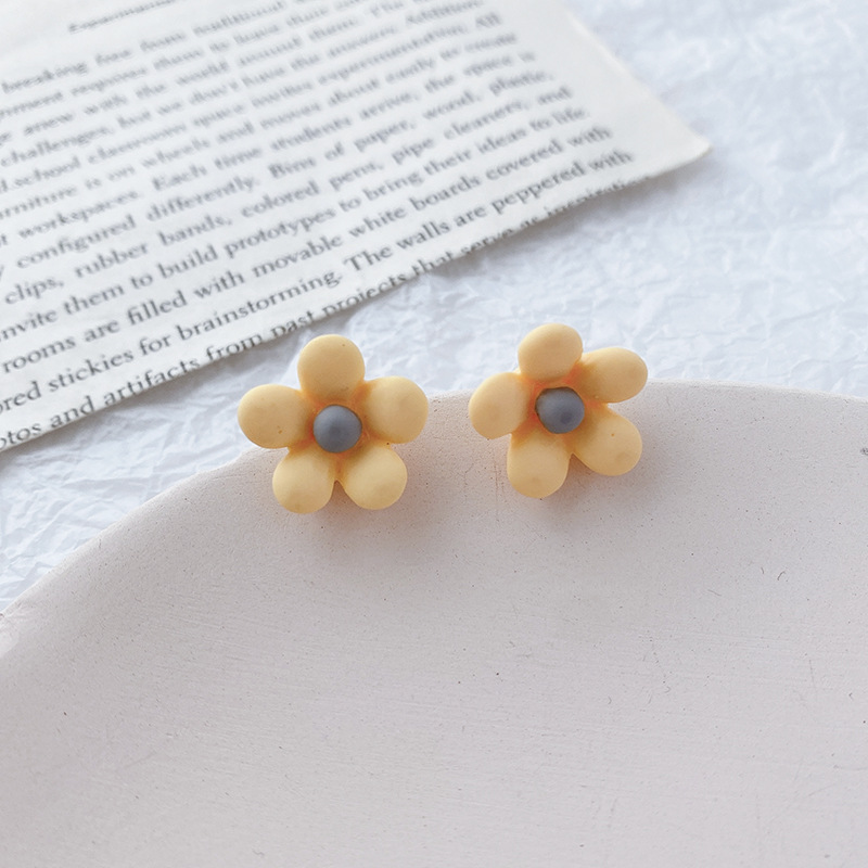 Ingresos franceses de perlas de moda femenina simple pendientes rojos ligeros de lujo versátiles pendientes de nicho de alta calidad