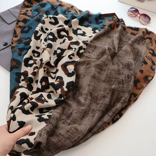Cross-border hot-selling leopard print color-blocked European and American street style scarf shawl for women with fringes, warm for autumn and winter, foreign trade, unique punk style
