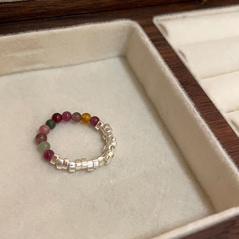 Französischer Vintage-Ring mit elegantem, zeitlosem Design und farbenfroher Turmalinperle im koreanischen Stil – ein echter Hingucker im Retro-Look. Der Ring besticht durch sein hochwertiges, langlebiges Design und ist farbecht. Erhältlich im Großhandel._voghion.com