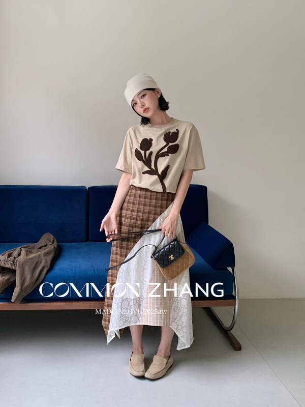 CZ ZHANG秋学院风撞色植绒花朵正肩T恤女宽松休闲百搭打底 B30193|undefined