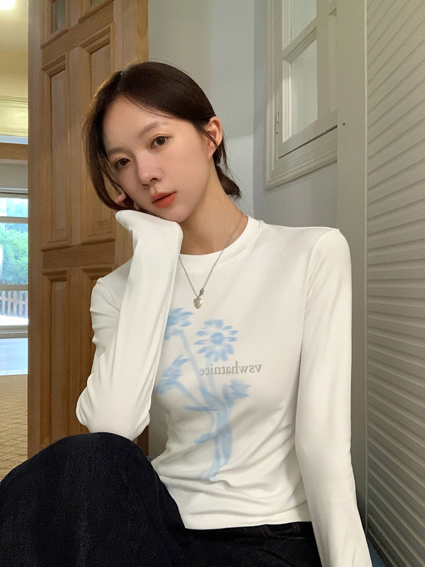 Vs what「柔雾花海」时髦气质创意花卉圆领T恤女百搭正肩长袖上衣|undefined