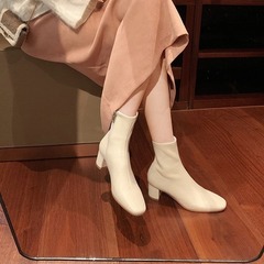 羊皮版 ~ フランス式の白い本革の太さとハイヒールのショートブーツの女性の冬の韓系の小さい足首の靴の角の頭のやせている靴の単靴